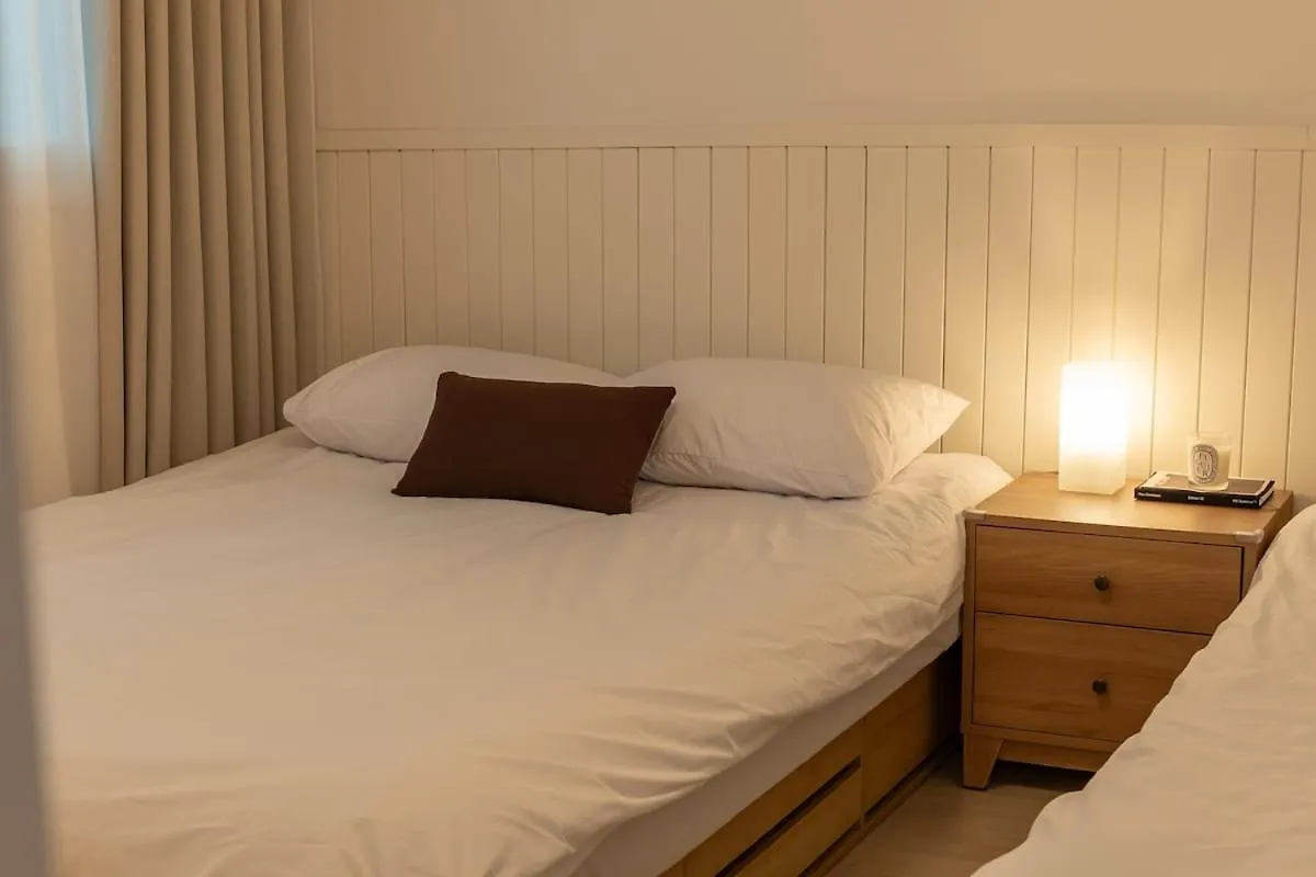 Poom Stay, Airport Bus, Cozy Stay For Seoul Travelers,Yeomchang Stn, Line 9 Express South Korea