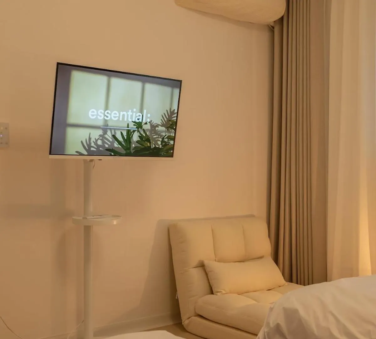 Poom Stay, Airport Bus, Cozy Stay For Seoul Travelers,Yeomchang Stn, Line 9 Express 0*,  South Korea