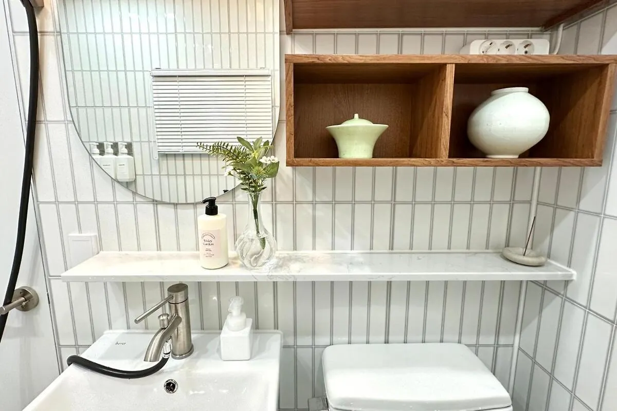 Poom Stay, Airport Bus, Cozy Stay For Seoul Travelers,Yeomchang Stn, Line 9 Express