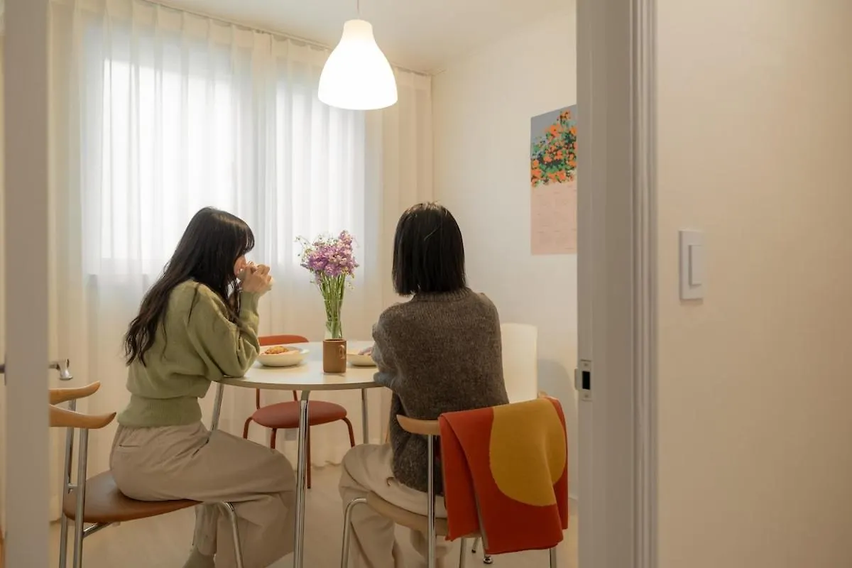 Poom Stay, Airport Bus, Cozy Stay For Seoul Travelers,Yeomchang Stn, Line 9 Express Apartment