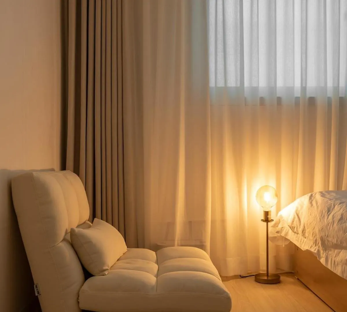 Poom Stay, Airport Bus, Cozy Stay For Seoul Travelers,Yeomchang Stn, Line 9 Express 0*,