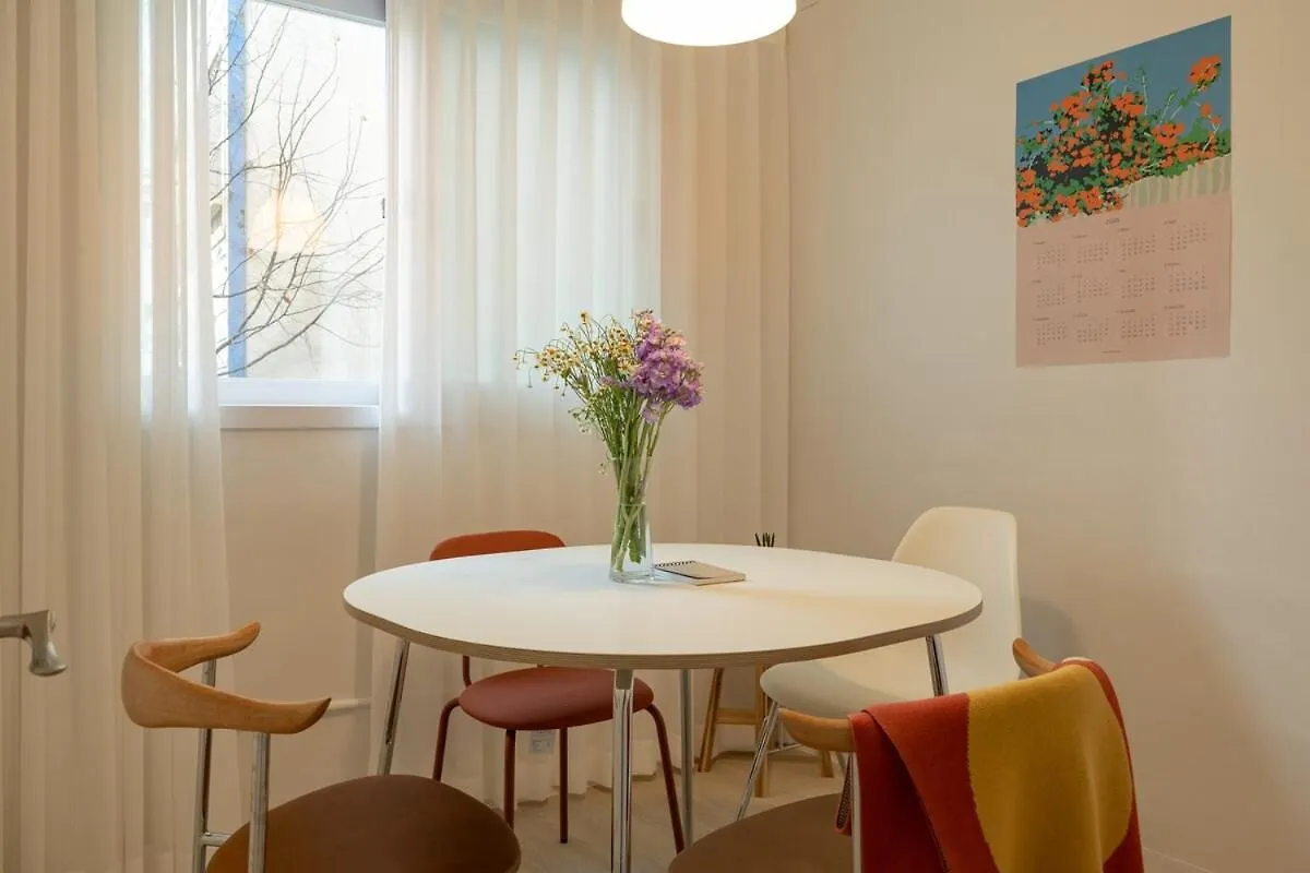 Poom Stay, Airport Bus, Cozy Stay For Seoul Travelers,Yeomchang Stn, Line 9 Express