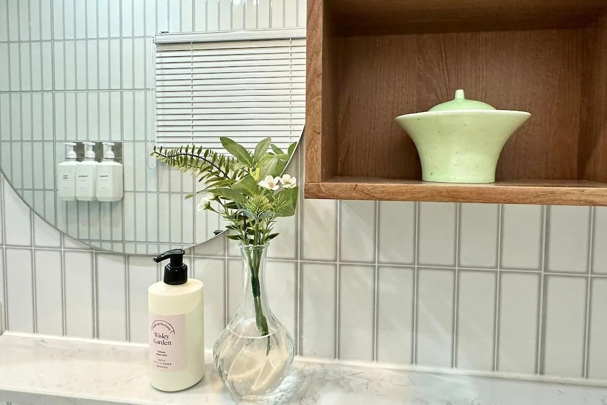 Poom Stay, Airport Bus, Cozy Stay For Seoul Travelers,Yeomchang Stn, Line 9 Express Apartment
