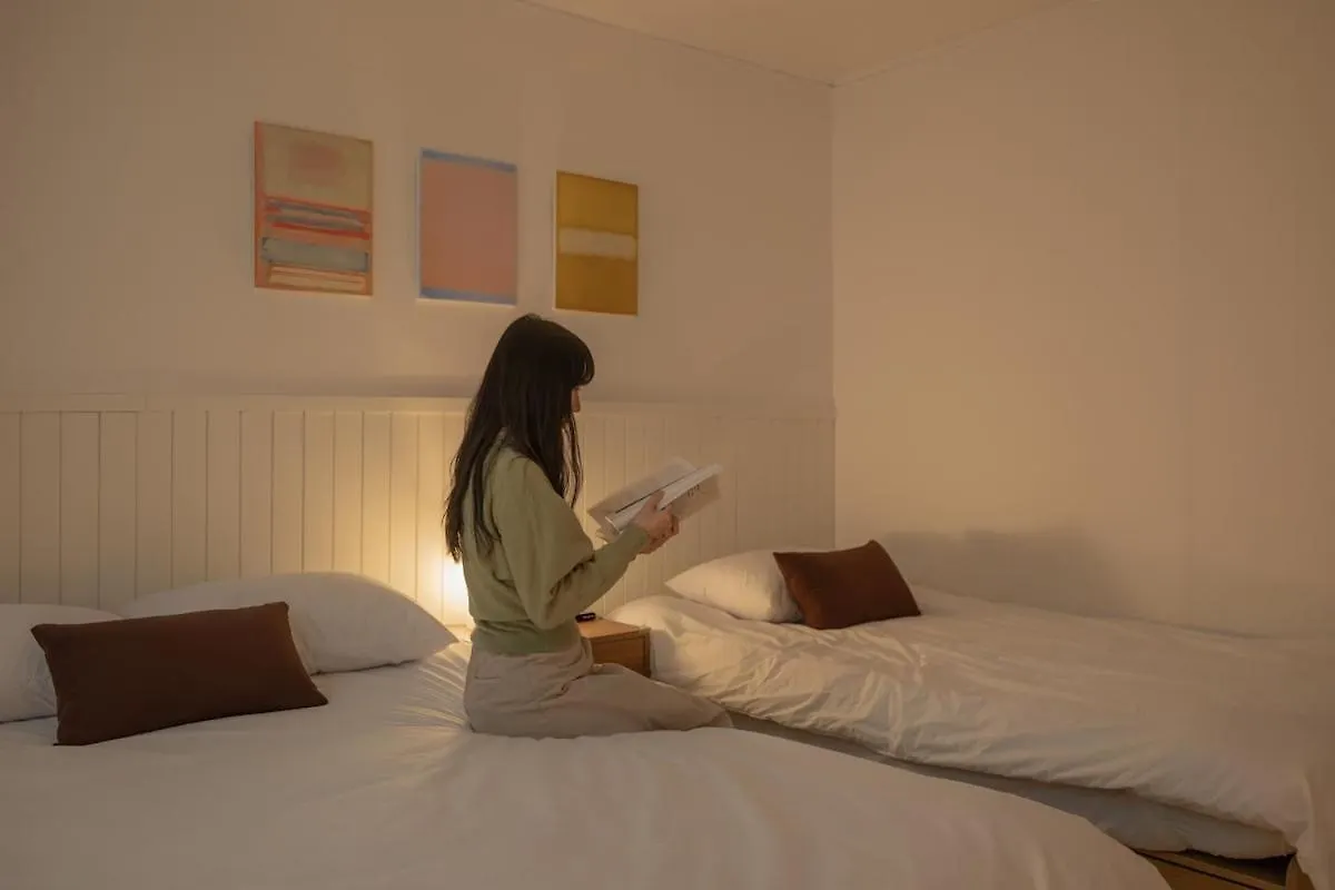 Poom Stay, Airport Bus, Cozy Stay For Seoul Travelers,Yeomchang Stn, Line 9 Express South Korea