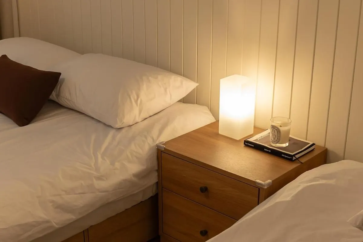 Apartment Poom Stay, Airport Bus, Cozy Stay For Seoul Travelers,Yeomchang Stn, Line 9 Express South Korea