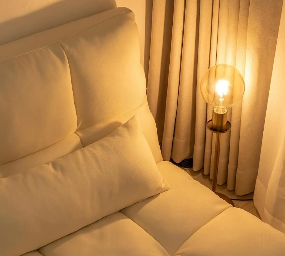 Apartment Poom Stay, Airport Bus, Cozy Stay For Seoul Travelers,Yeomchang Stn, Line 9 Express South Korea