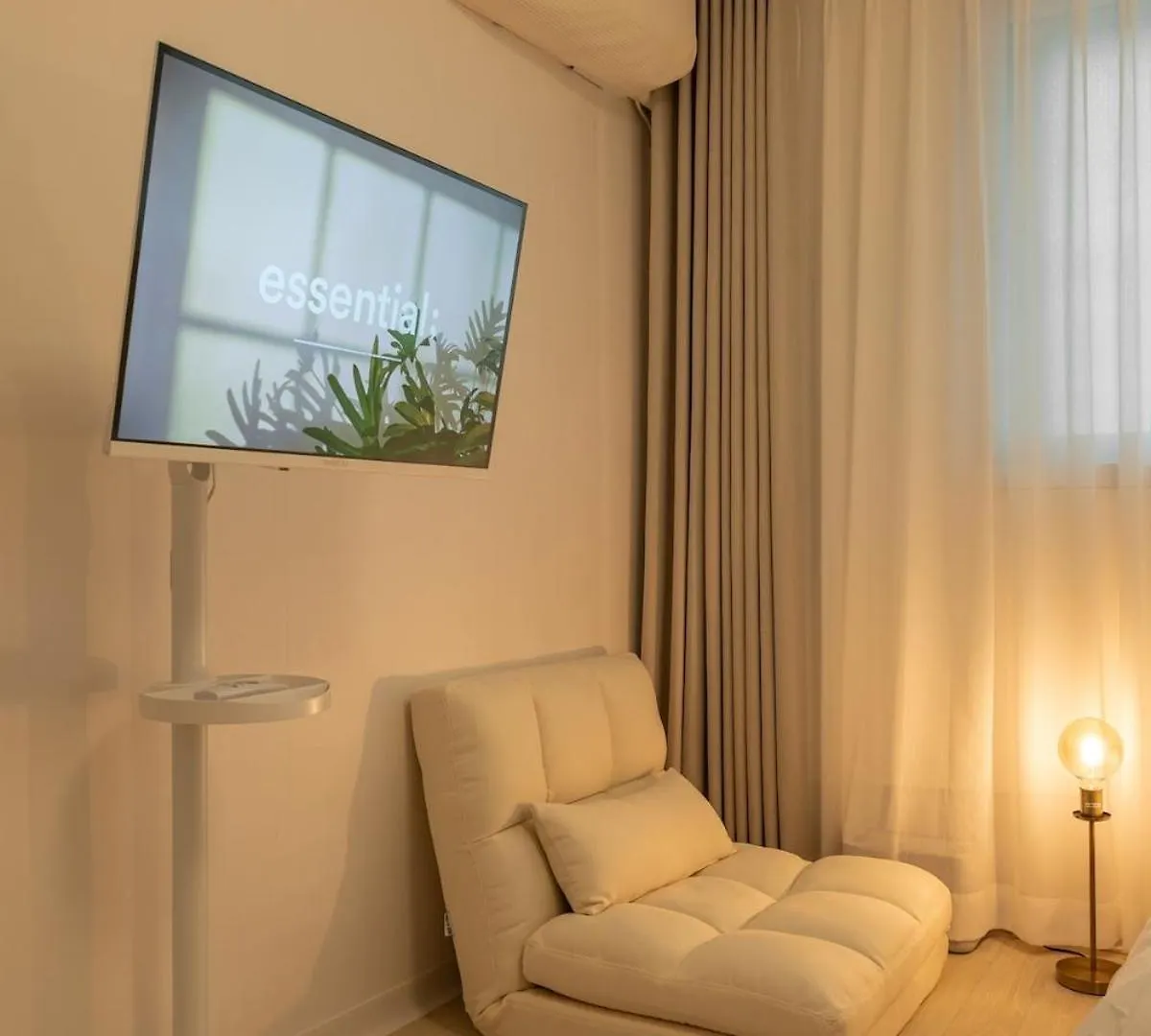 Poom Stay, Airport Bus, Cozy Stay For Seoul Travelers,Yeomchang Stn, Line 9 Express